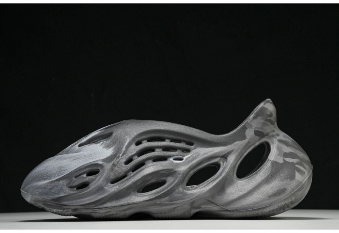 yee**zy slide ie4931