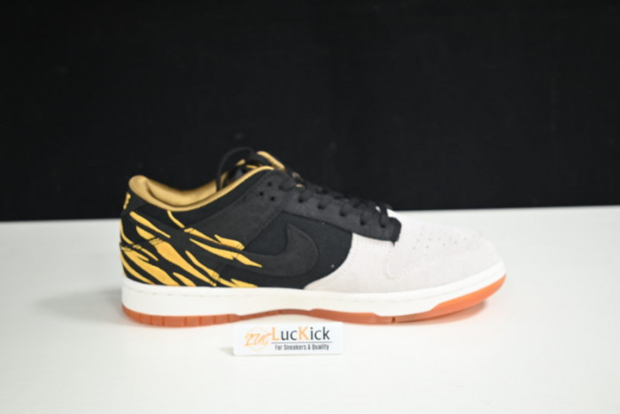 nike dunk low year of the tiger dq5351-001