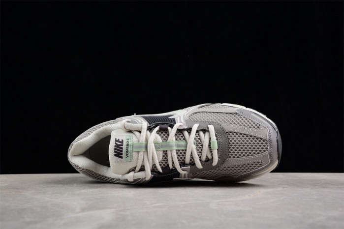 nike zoom    fd9920-022