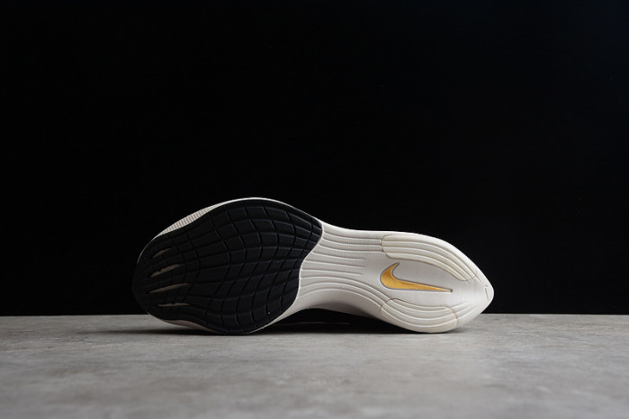 nike zoomx vaporfly next% 2 black metallic gold coin cu4111-001