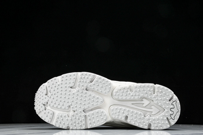 c/o sneakers co-011