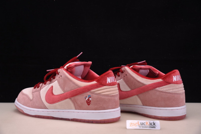 nike sb dunk low strangelove skateboards (regular box) ct2552-800