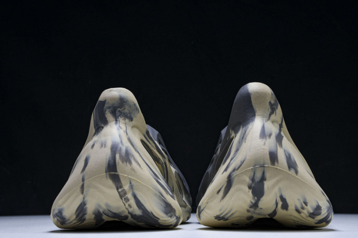 yee**zy slide gv7904