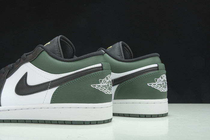 q22 air jordan 1 low “green toe” 553558-371