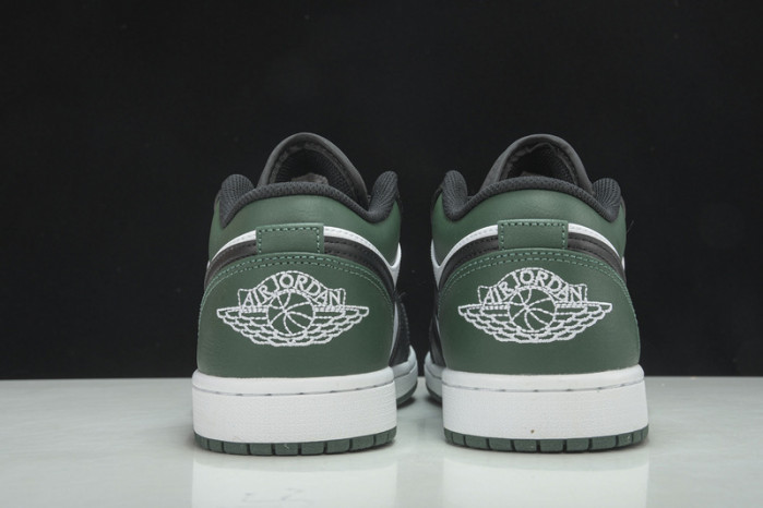 q22 air jordan 1 low “green toe” 553558-371