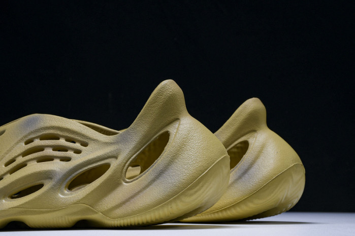 ye**ezy slide gv6843