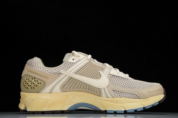 nike air zoom vomero 5   fb8825-111