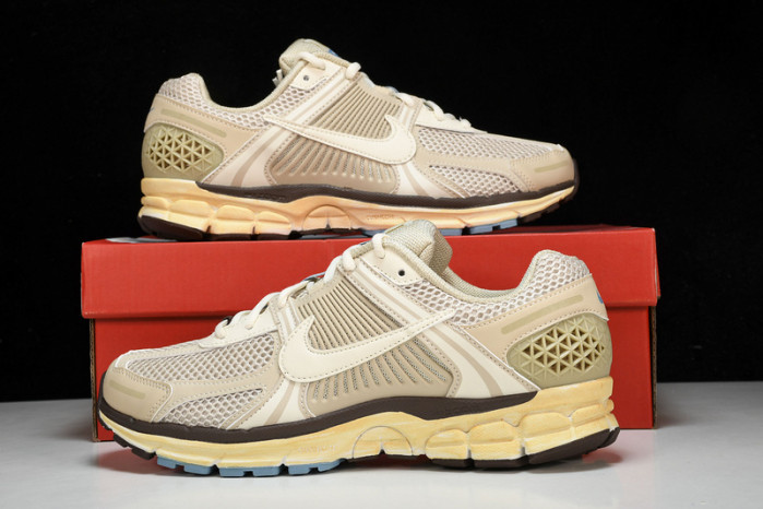 nike air zoom vomero 5   fb8825-111